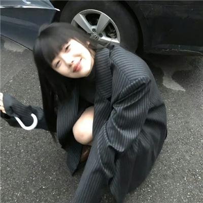 年轻女子海报
